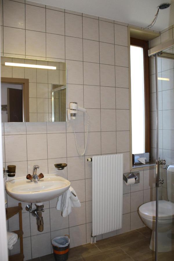 Hotel De La Gare Монте Екстериор снимка
