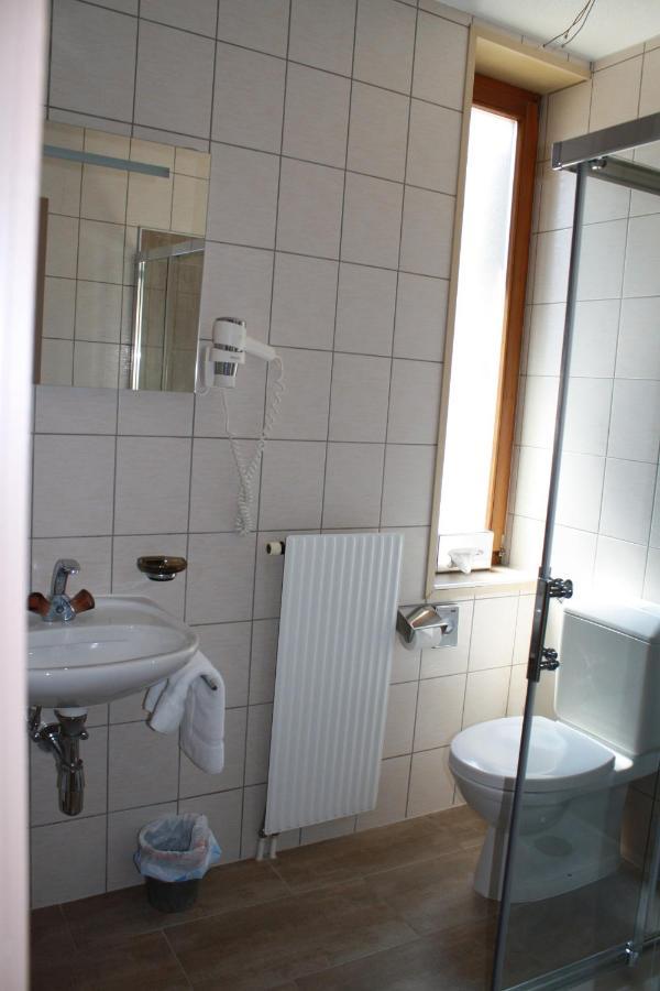 Hotel De La Gare Монте Екстериор снимка