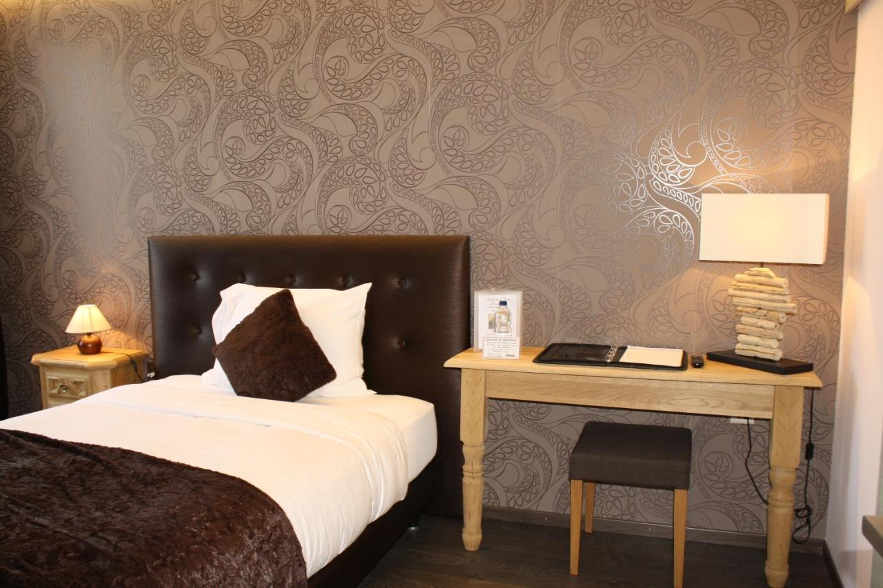 Hotel De La Gare Монте Екстериор снимка