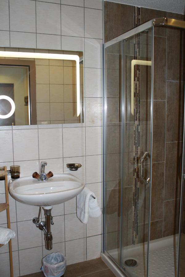 Hotel De La Gare Монте Екстериор снимка