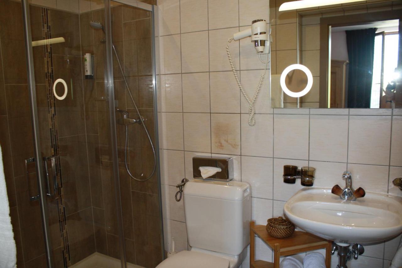 Hotel De La Gare Монте Екстериор снимка