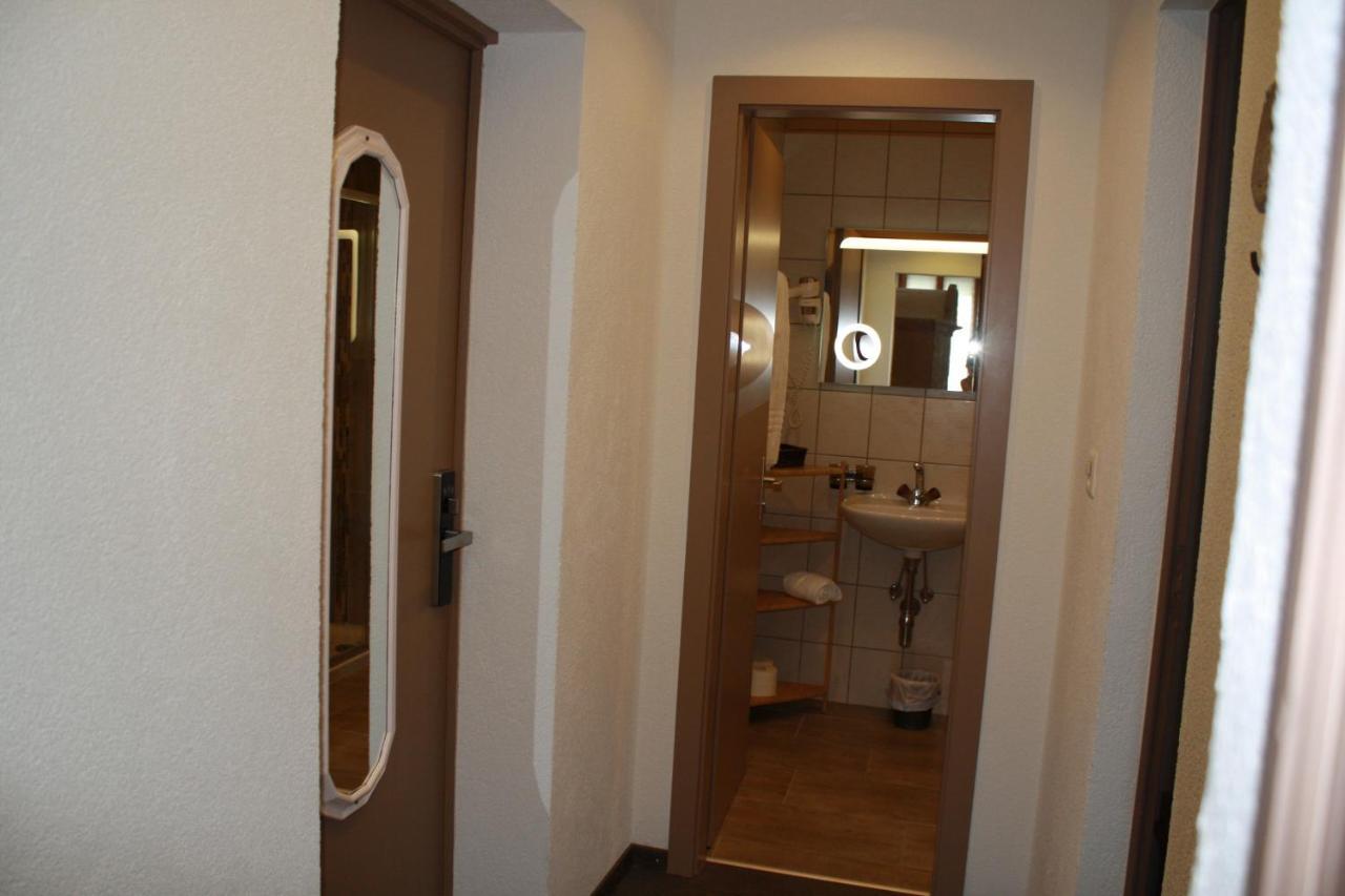 Hotel De La Gare Монте Екстериор снимка